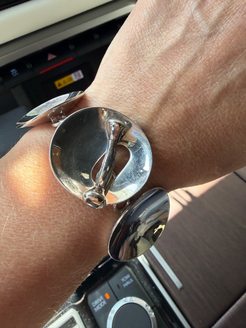 Chic Silver Disc Bracelet - Picture 8 of 11